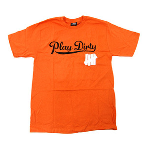 UNDEFEATED PLAY DIRTY SCRIPT TEE [2] 
